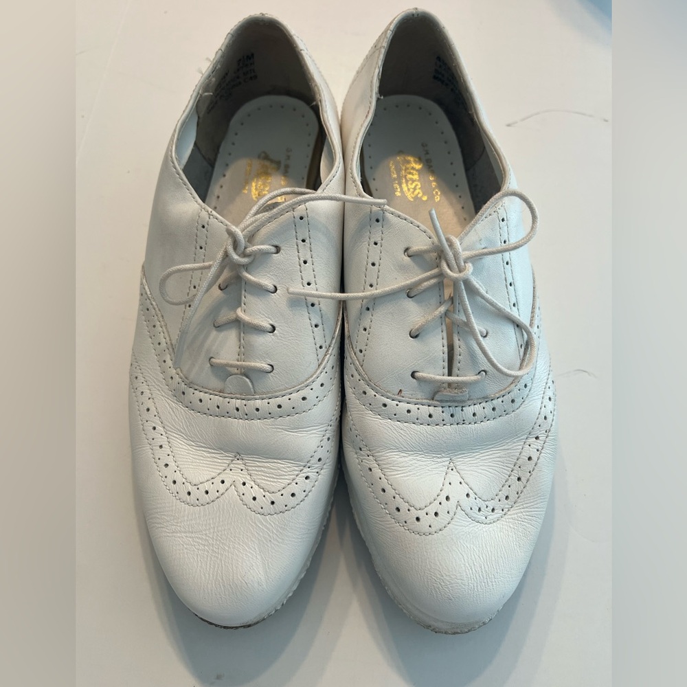 G.H. Bass nursing shoe Oxford